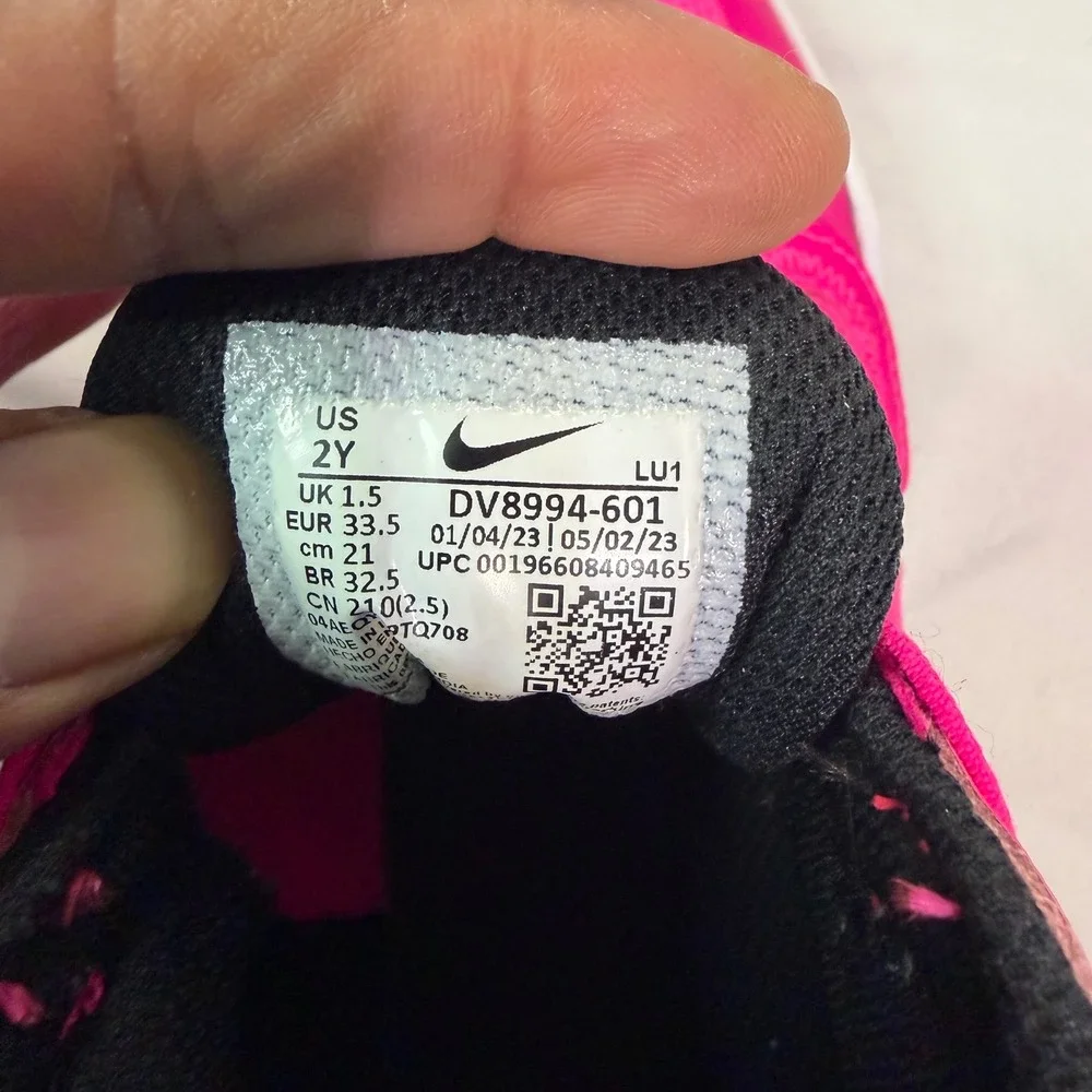 Nike Team Hustle D 11 Kids Basketball Shoes Hyper Pink White DV8994-601 Size 2Y